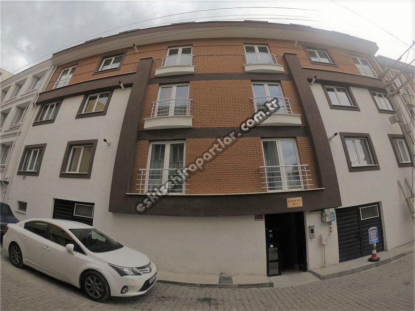 Çağdaş Erkek Apart