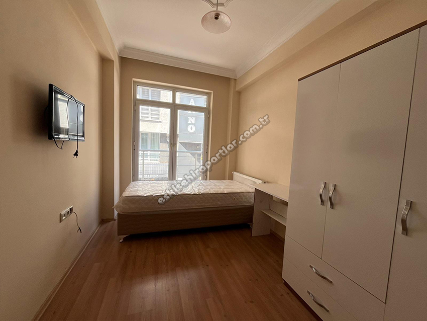 Balâ Kız Apart