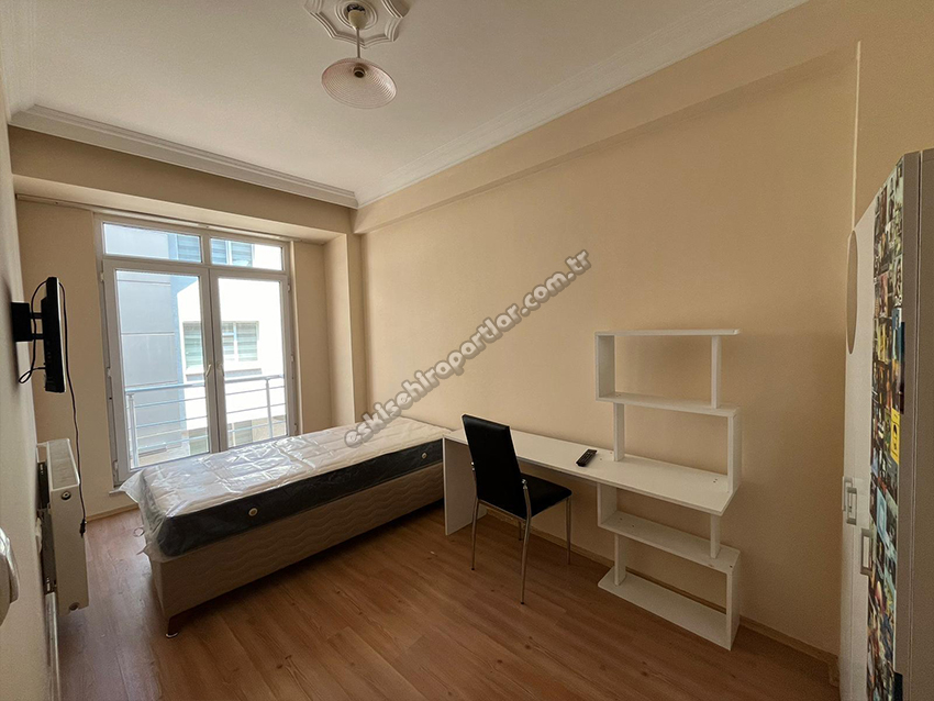 Balâ Kız Apart