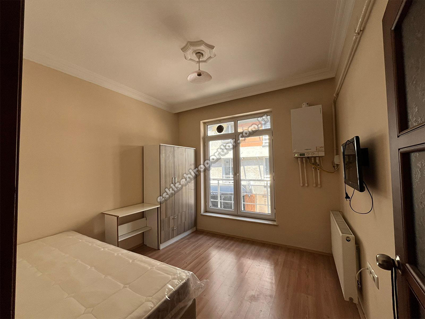 Balâ Kız Apart