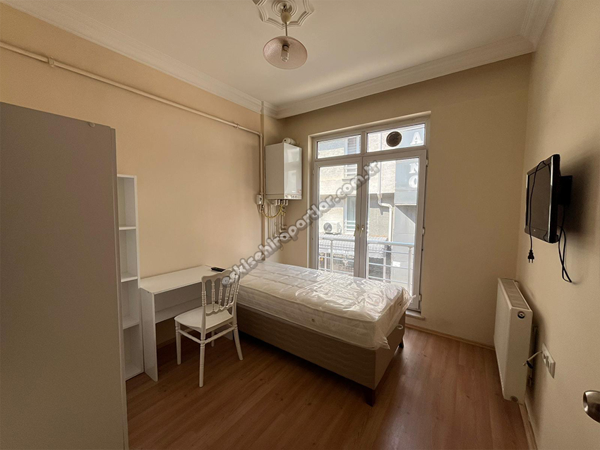Balâ Kız Apart