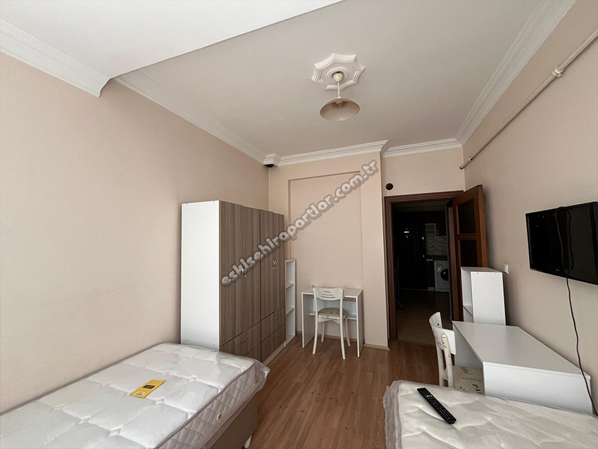 Balâ Kız Apart