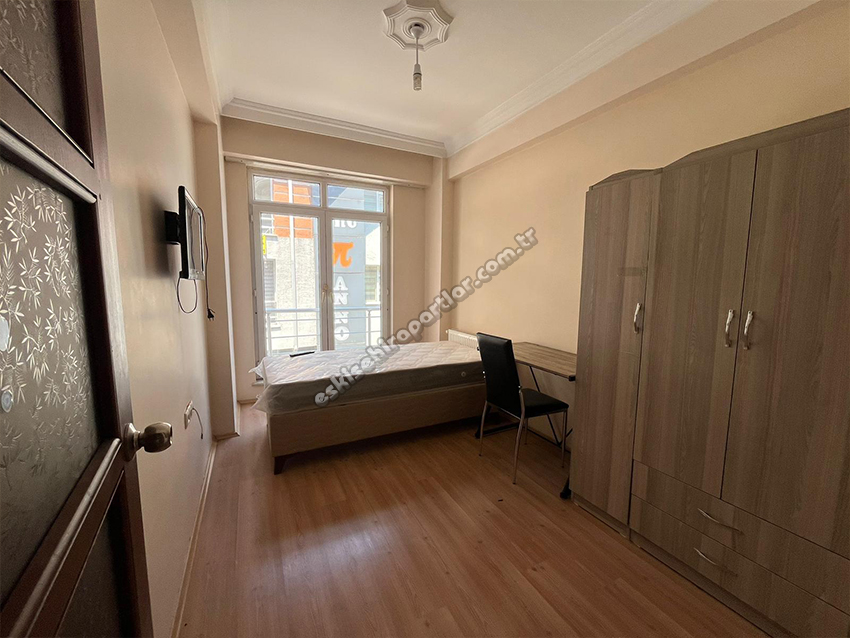Balâ Kız Apart