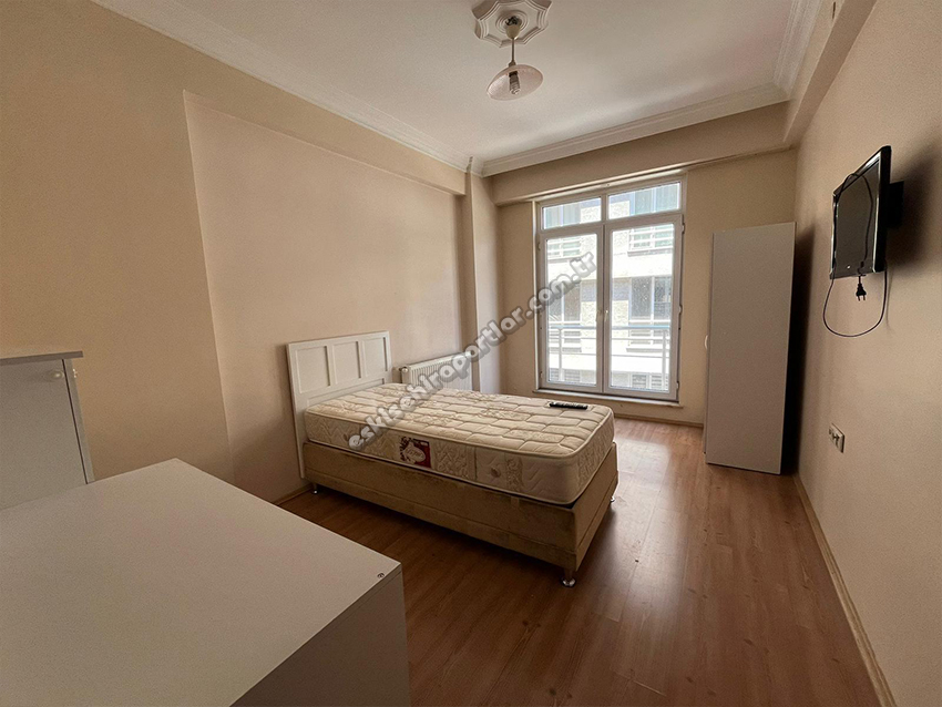 Balâ Kız Apart