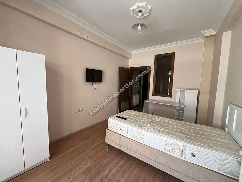 Balâ Kız Apart