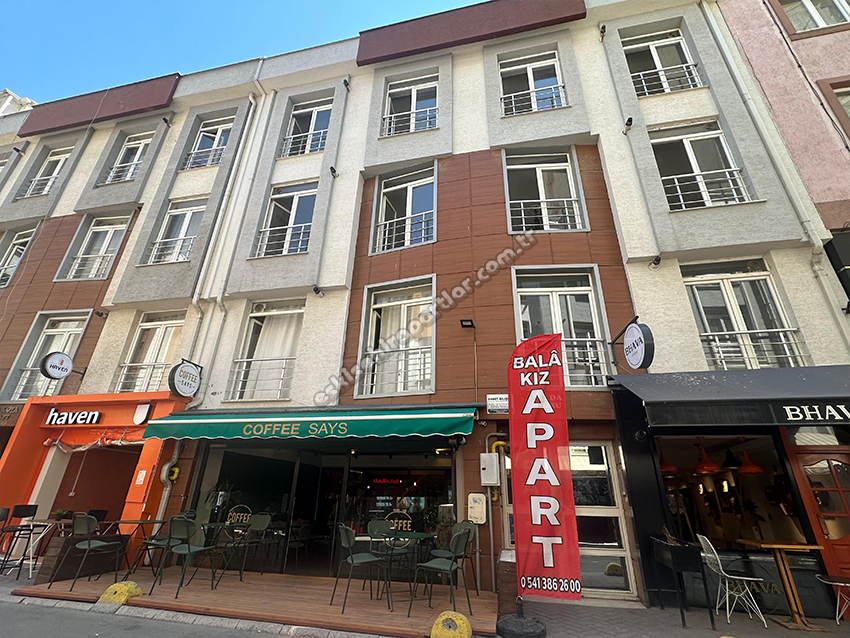 Balâ Kız Apart