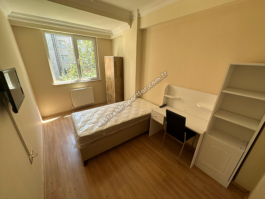 Balâ Kız Apart
