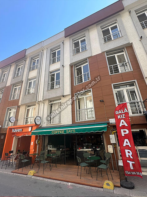 Balâ Kız Apart