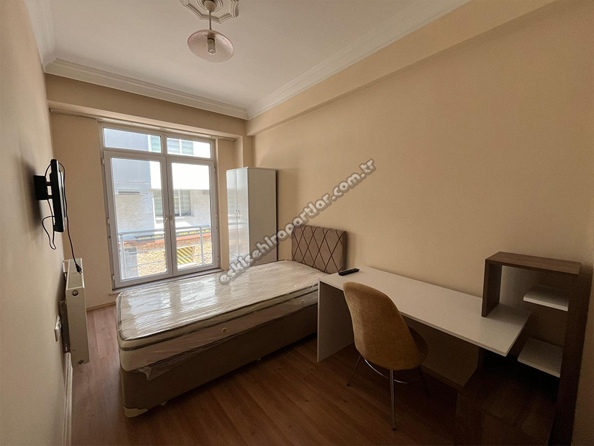 Balâ Kız Apart