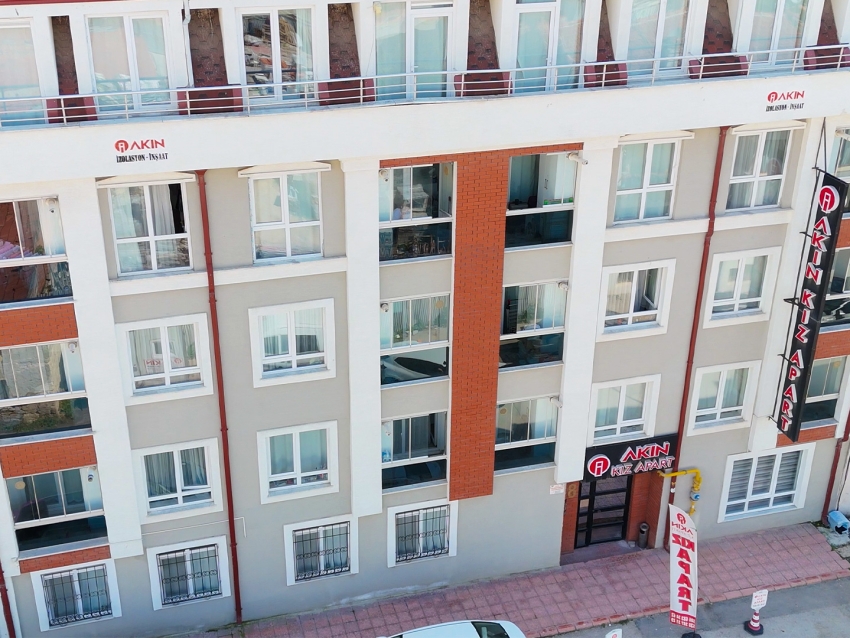 Akın kız apart
