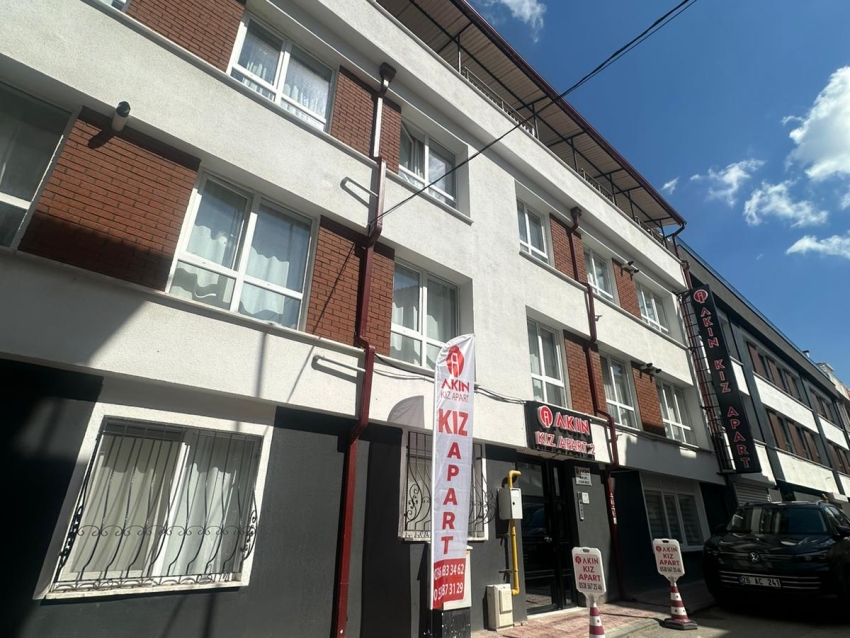 Akın kız apart