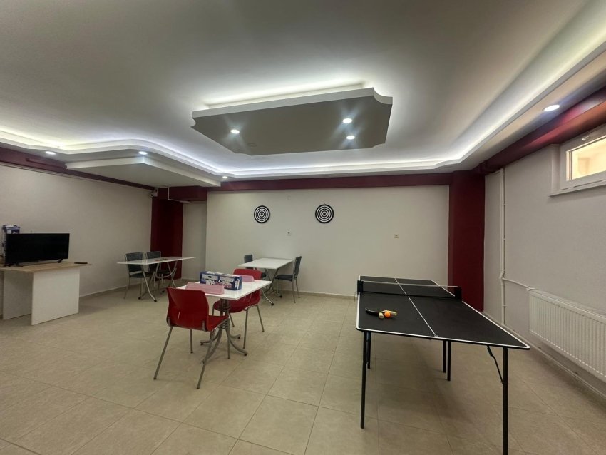 Akın kız apart