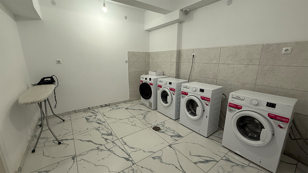 Akın kız apart